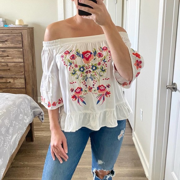 ⭐️ SOLD ⭐️ Umgee Bohemian Floral Embroidered Off Shoulder Top Size Small White - Picture 2 of 10